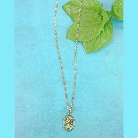 NO 3 Gold & Green Resin Seaside Palm Tree Medallion Necklace NWT - Picture 2 of 5